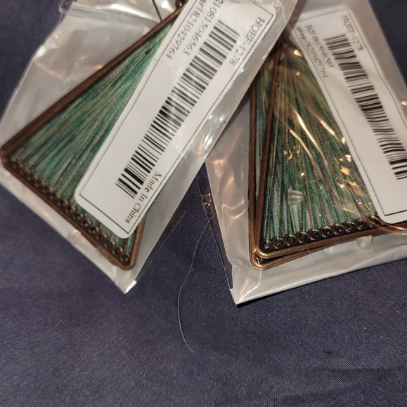🥂🌟Bronze/Green Alloy geometric earrings - Picture 5 of 7